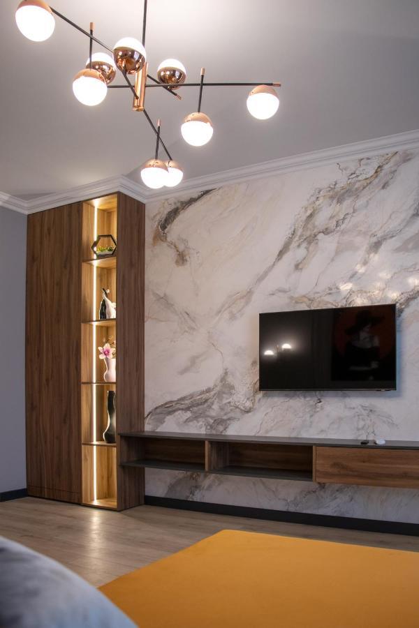 Royal 2 Apartments On Shevchenka 38 Str Lviv Kültér fotó