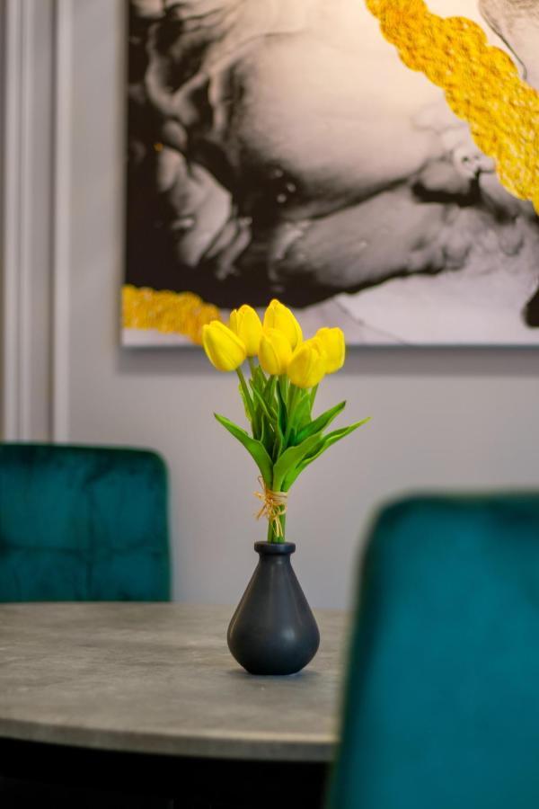 Royal 2 Apartments On Shevchenka 38 Str Lviv Kültér fotó